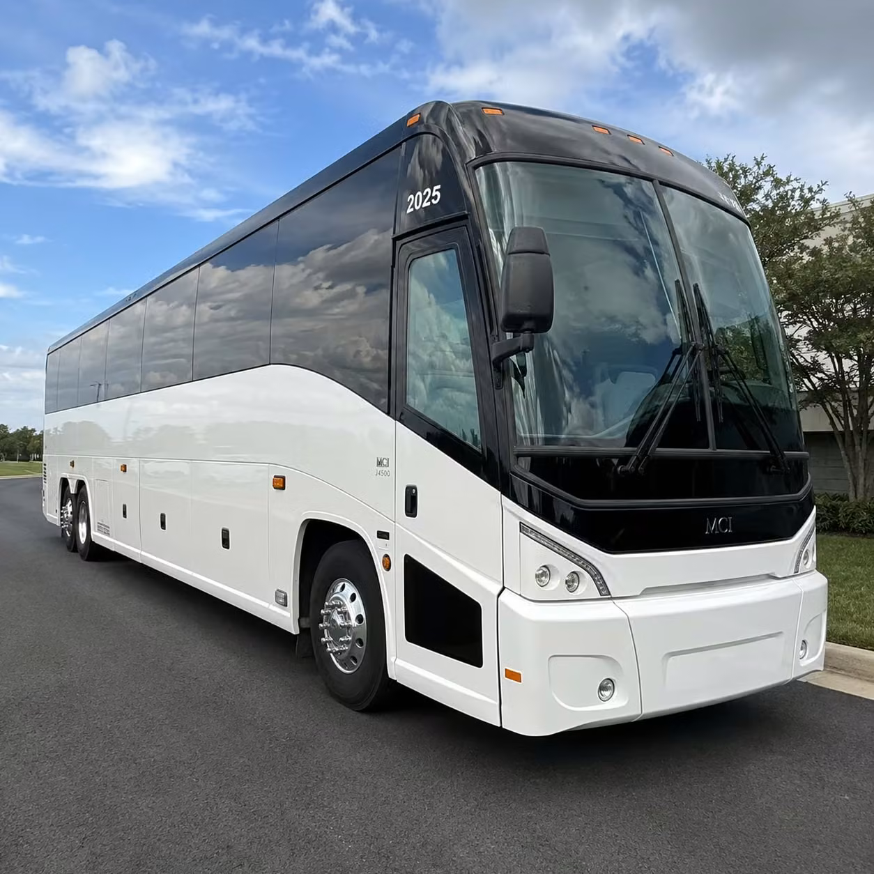 bakersfield employee shuttle services for daily commutes and recurring routes